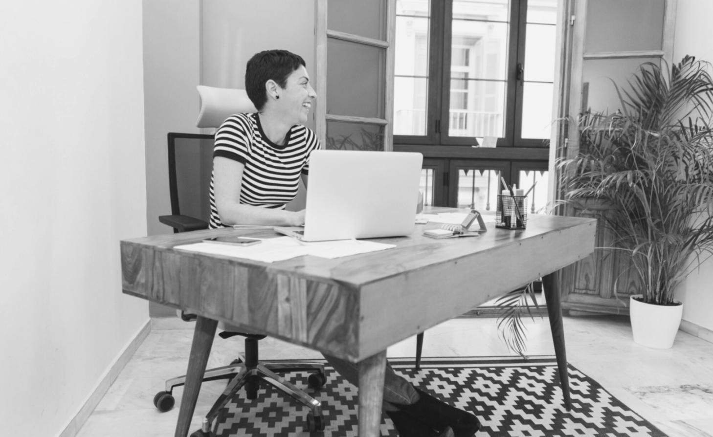 Oyun geliştirme sürecinde çalışan developer